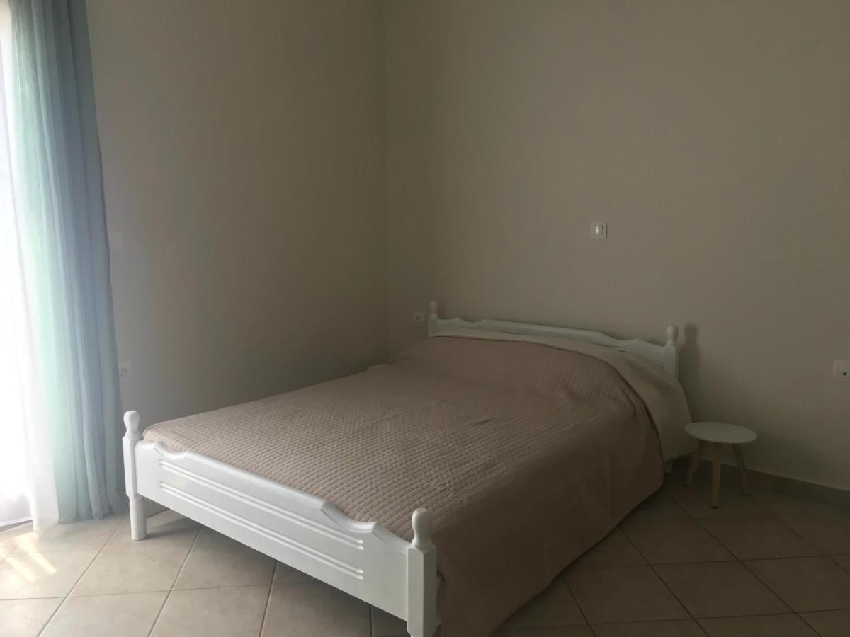 Theros Apartments Myrina Bagian luar foto